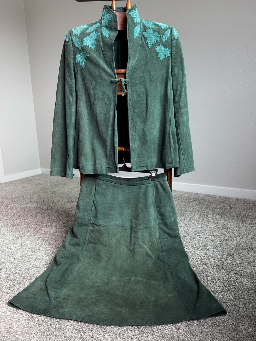 VTG Studio Dress de Luxe Emerald Green Suede Skirt Suit Set Heavy Minimalist M